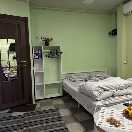 Vahe'S Family Guest House Front Ереван Екстериор снимка