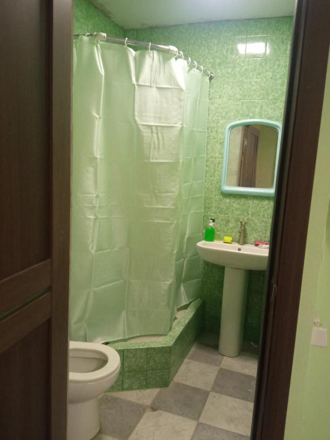 Vahe'S Family Guest House Front Ереван Екстериор снимка