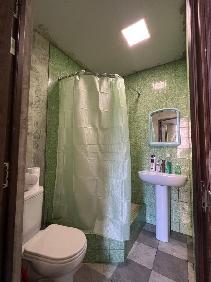 Vahe'S Family Guest House Front Ереван Екстериор снимка