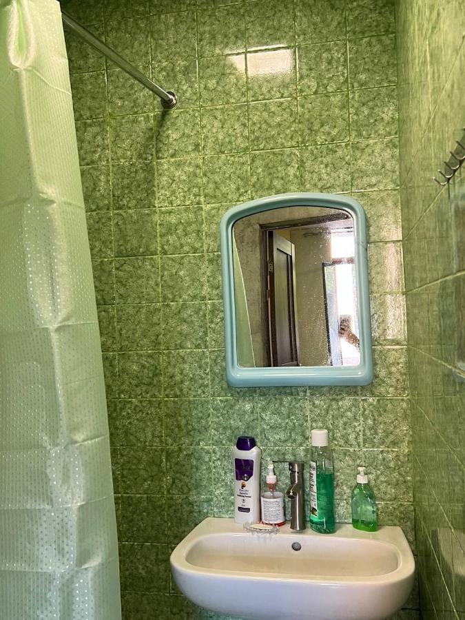 Vahe'S Family Guest House Front Ереван Екстериор снимка