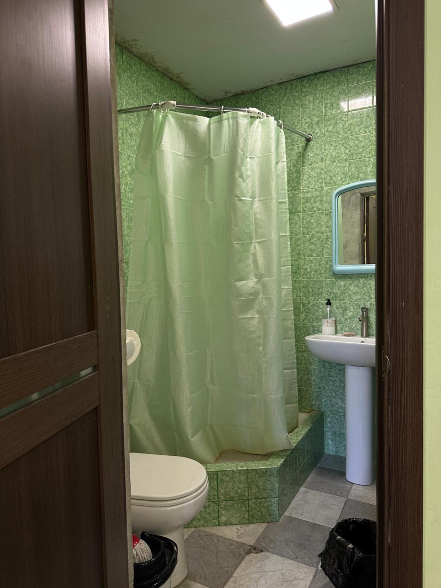 Vahe'S Family Guest House Front Ереван Екстериор снимка