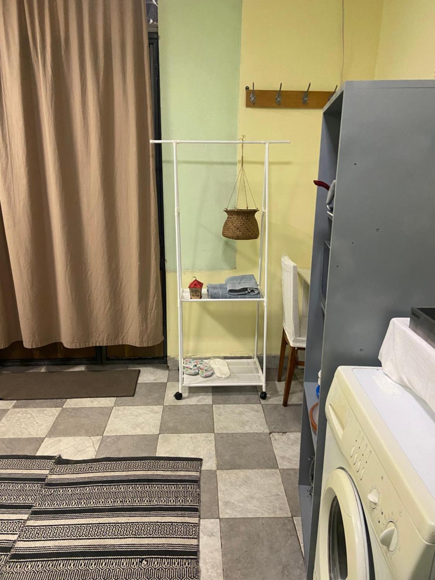 Vahe'S Family Guest House Front Ереван Екстериор снимка