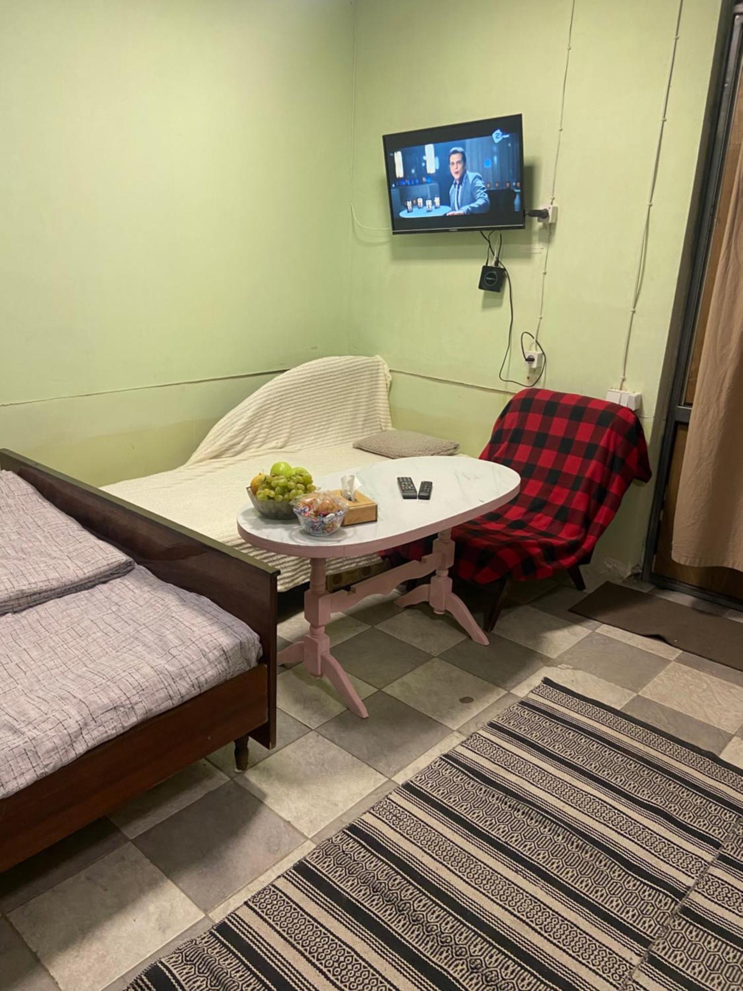 Vahe'S Family Guest House Front Ереван Екстериор снимка